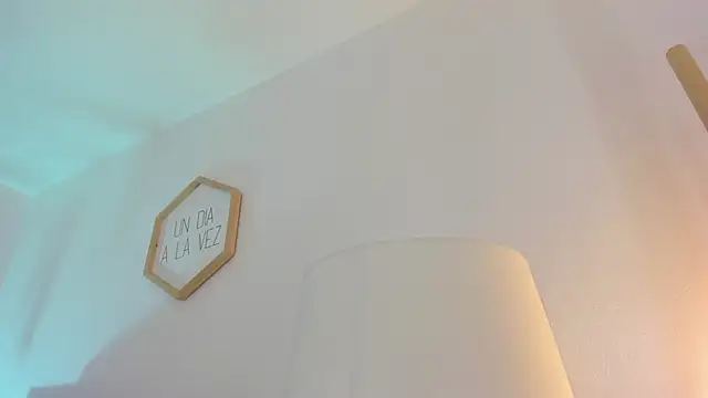 Hadid Jimenez  online show from November 25, 2025, 9:26 pm