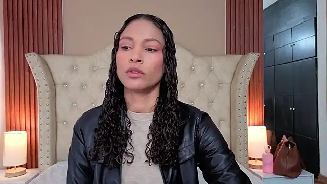 SofiaDelicia online show from November 18, 2025, 4:32 pm