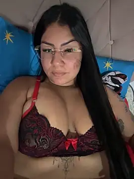 julianamascarada online show from November 26, 2025, 12:38 pm