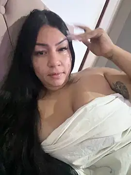 julianamascarada online show from September 12, 2025, 12:27 pm