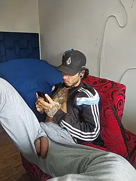 Snapshot of Tattoboy19cm chatting on February 27, 2026, 4:18 pm Tattoboy19cm online show from February 27, 2026, 4:18 pm