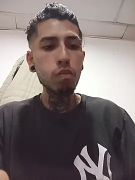 Snapshot of Tattoboy19cm chatting on March 5, 2026, 5:04 am Tattoboy19cm online show from March 5, 2026, 5:04 am