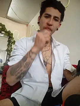 Snapshot of Tattoboy19cm chatting on December 17, 2025, 7:19 pm Tattoboy19cm online show from December 17, 2025, 7:19 pm