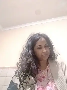 cute indianxo online show from June 24, 2026, 4:00 am