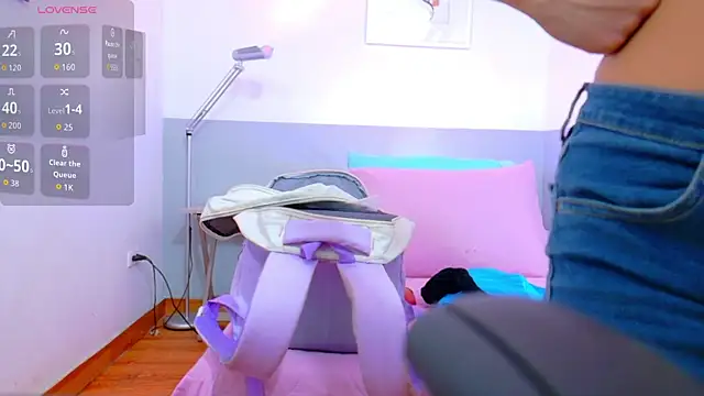 cutepetitee online show from October 2, 2025, 8:01 pm