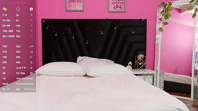 cutepetitee online show from September 14, 2025, 7:47 pm