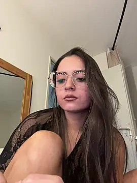 Snapshot of GiuliaDollx chatting on May 4, 2026, 3:37 pm GiuliaDollx online show from May 4, 2026, 3:37 pm