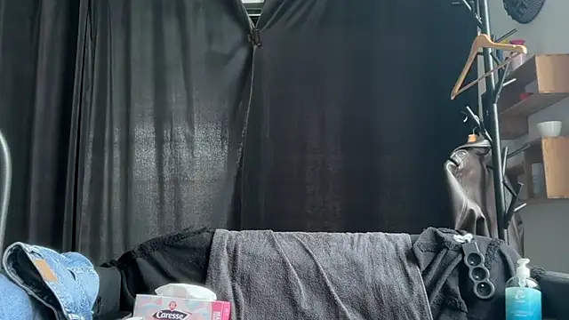 Snapshot of GiuliaDollx chatting on September 10, 2025, 2:27 pm GiuliaDollx online show from September 10, 2025, 2:27 pm