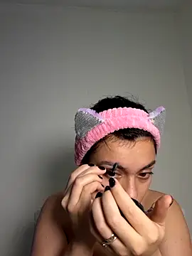 AmaiaSalvatore online show from September 13, 2025, 9:48 pm