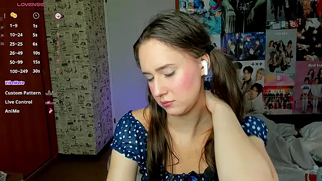 LucyRose3 online show from September 29, 2025, 4:56 pm