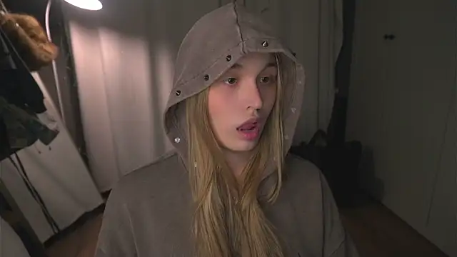 lisa schiele online show from April 7, 2026, 8:21 pm