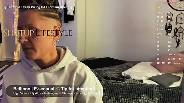 SwingWingWomanSweden online show from October 3, 2025, 7:26 pm