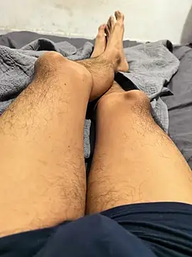 Yucsingl1 online show from April 16, 2026, 12:28 pm