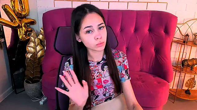 Snapshot of UliaNeer chatting on November 26, 2025, 5:07 am UliaNeer online show from November 26, 2025, 5:07 am