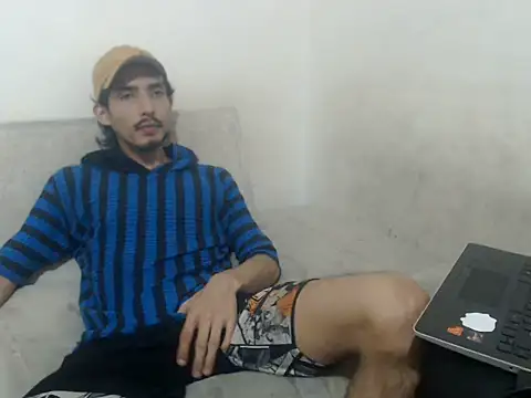 Snapshot of snackontime18 chatting on July 7, 2026, 7:45 am snackontime18 online show from July 7, 2026, 7:45 am
