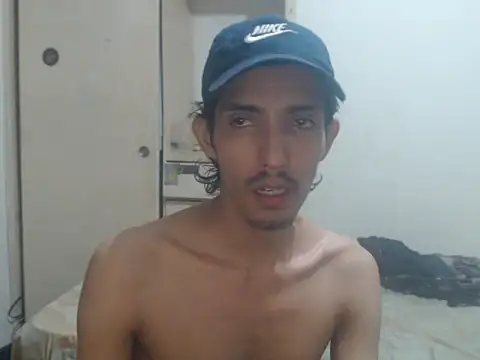 Snapshot of snackontime18 chatting on August 1, 2026, 2:42 am snackontime18 online show from August 1, 2026, 2:42 am