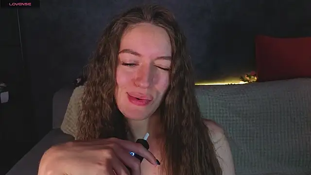 Agnes Wells online show from June 3, 2026, 1:17 am