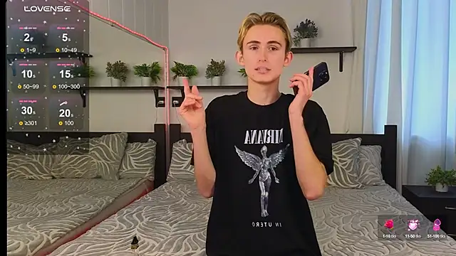 Snapshot of tommy_XXX chatting on October 15, 2025, 4:33 am tommy XXX online show from October 15, 2025, 4:33 am