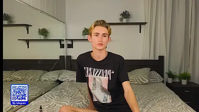 Snapshot of tommy_XXX chatting on October 11, 2025, 10:44 pm tommy XXX online show from October 11, 2025, 10:44 pm