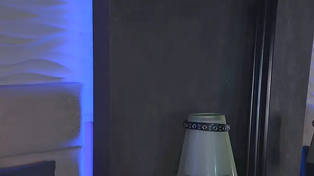 AriWild online show from April 12, 2026, 4:49 am