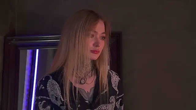 Snapshot of AriWild chatting on September 18, 2025, 4:15 am AriWild online show from September 18, 2025, 4:15 am