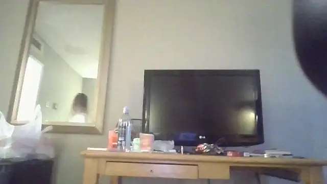 Flossee online show from February 1, 2026, 8:07 pm