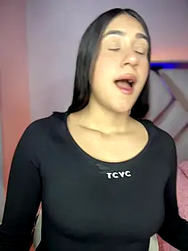 isabela l online show from September 28, 2025, 2:40 am