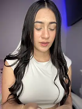 isabela l online show from September 26, 2025, 7:43 pm