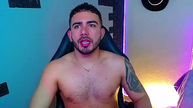 Snapshot of adamhairy chatting on July 1, 2026, 7:25 pm adamhairy online show from July 1, 2026, 7:25 pm