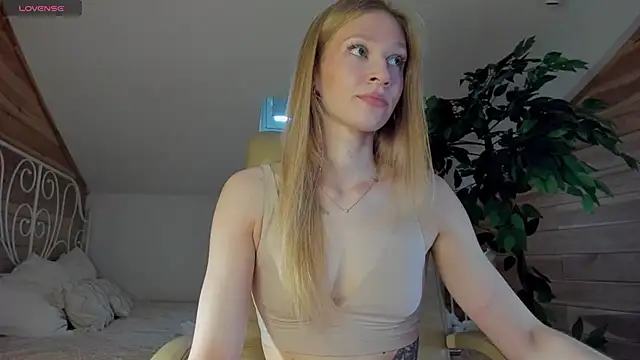 AuroraShoww online show from September 14, 2025, 1:00 pm