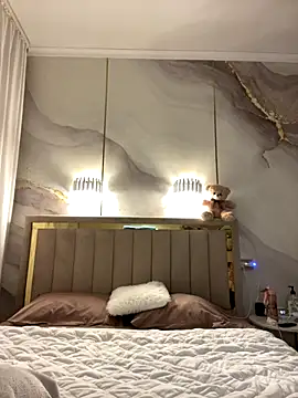 TiffaNoel online show from December 15, 2025, 4:02 pm