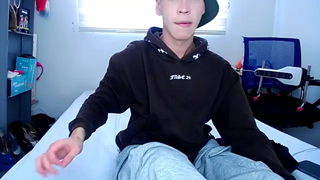 Snapshot of lucky_stricke chatting on September 18, 2025, 8:34 pm lucky stricke online show from September 18, 2025, 8:34 pm