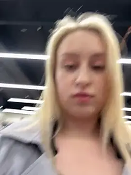 Snapshot of KassandraTress chatting on April 27, 2026, 10:57 am KassandraTress online show from April 27, 2026, 10:57 am