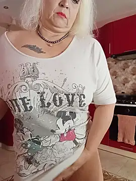 SquirtMilf00 online show from September 24, 2025, 3:02 am