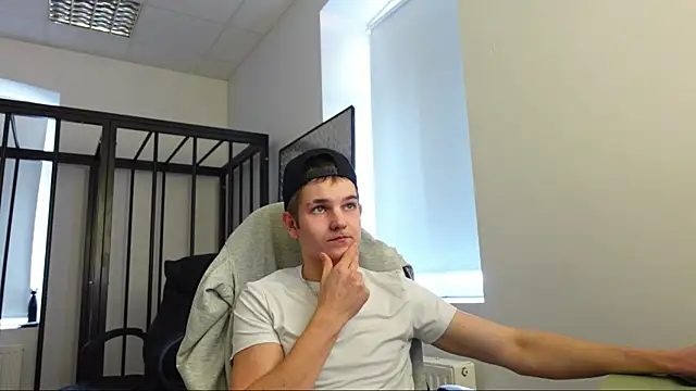 Mark Karson online show from October 7, 2025, 8:37 am