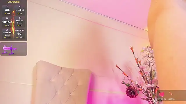 Snapshot of bella_houston_ chatting on October 5, 2025, 11:28 pm bella houston online show from October 5, 2025, 11:28 pm