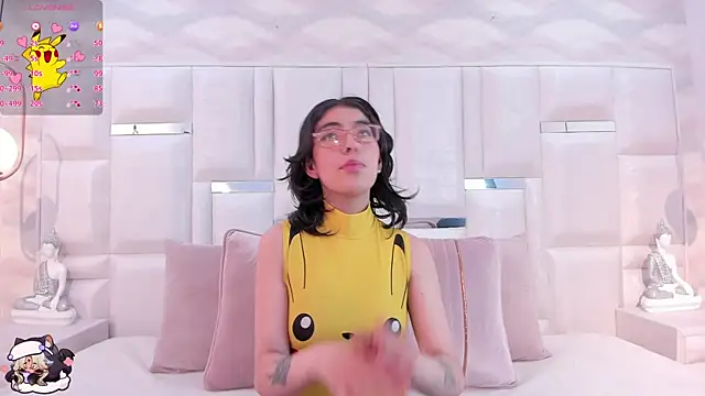 Im Molly Angel online show from September 12, 2025, 8:19 pm