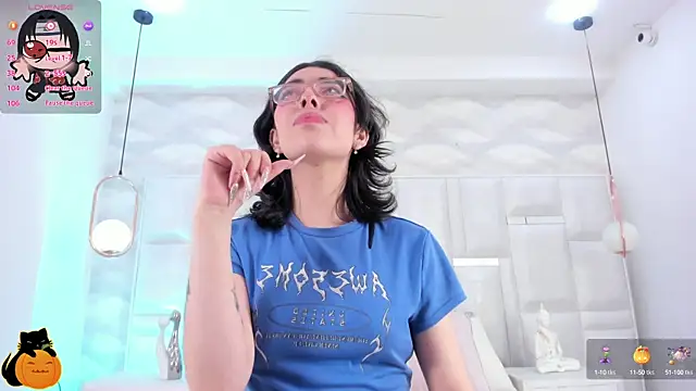 Im Molly Angel online show from October 13, 2025, 8:21 pm