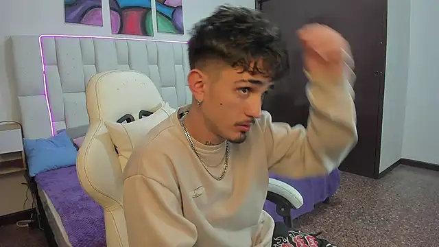 nextboywell1 online show from April 7, 2026, 3:08 am