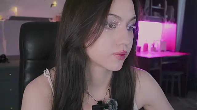 Snapshot of KendalHottt chatting on October 31, 2025, 3:36 am KendalHottt online show from October 31, 2025, 3:36 am