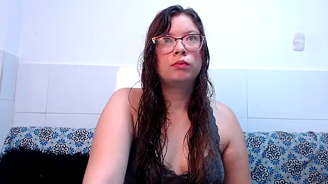 Snapshot of zoewhite2 chatting on November 17, 2025, 2:10 pm zoewhite2 online show from November 17, 2025, 2:10 pm