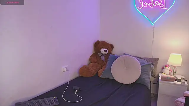 IsabelCortes online show from March 23, 2026, 11:04 pm