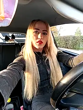 DeeA Blondy online show from October 24, 2025, 5:39 am