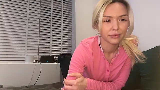 lolableux online show from March 27, 2026, 9:05 pm