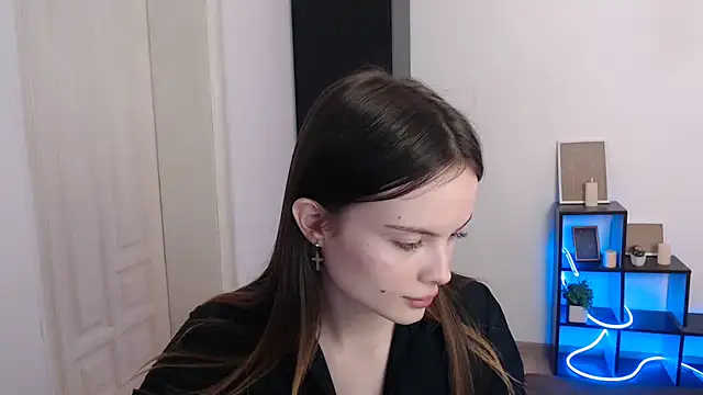 Ariella ari online show from December 3, 2025, 3:11 pm