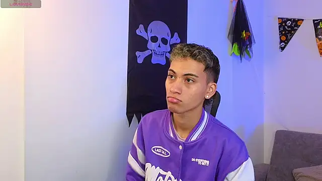 yulian vasquez online show from October 21, 2025, 12:15 pm