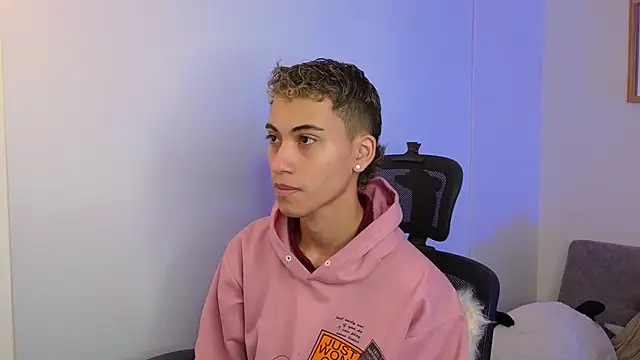 yulian vasquez online show from October 8, 2025, 12:17 pm