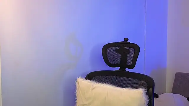 yulian vasquez online show from October 6, 2025, 12:28 pm