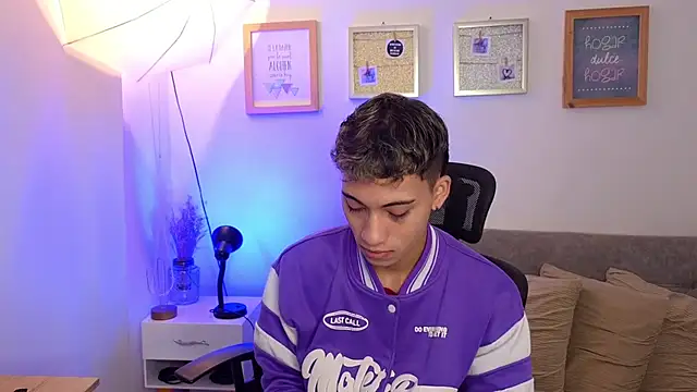 yulian vasquez online show from November 5, 2025, 12:19 pm