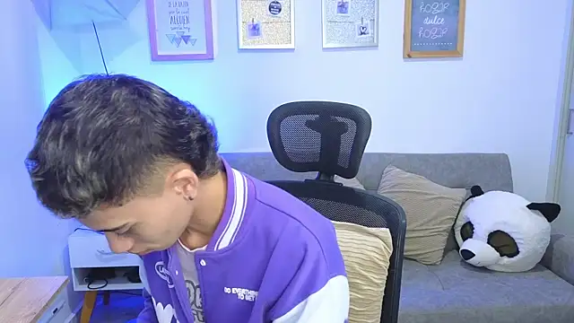 yulian vasquez online show from November 27, 2025, 12:16 pm